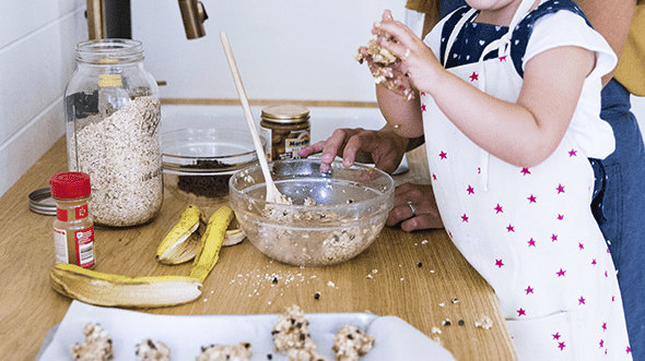 Tiny Chefs in the Kitchen - Liz and Roo